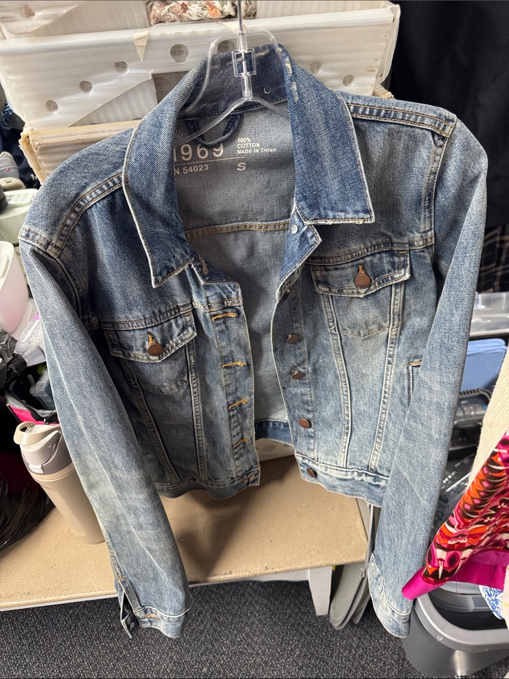 Gap distressed denim jacket S // 093011